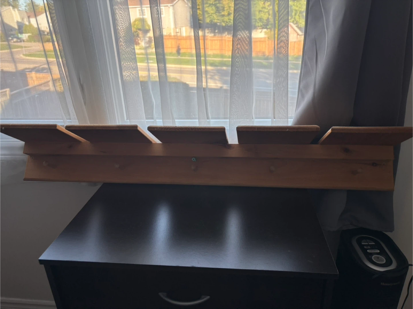 Wooden Entryway Shelf with Pegs