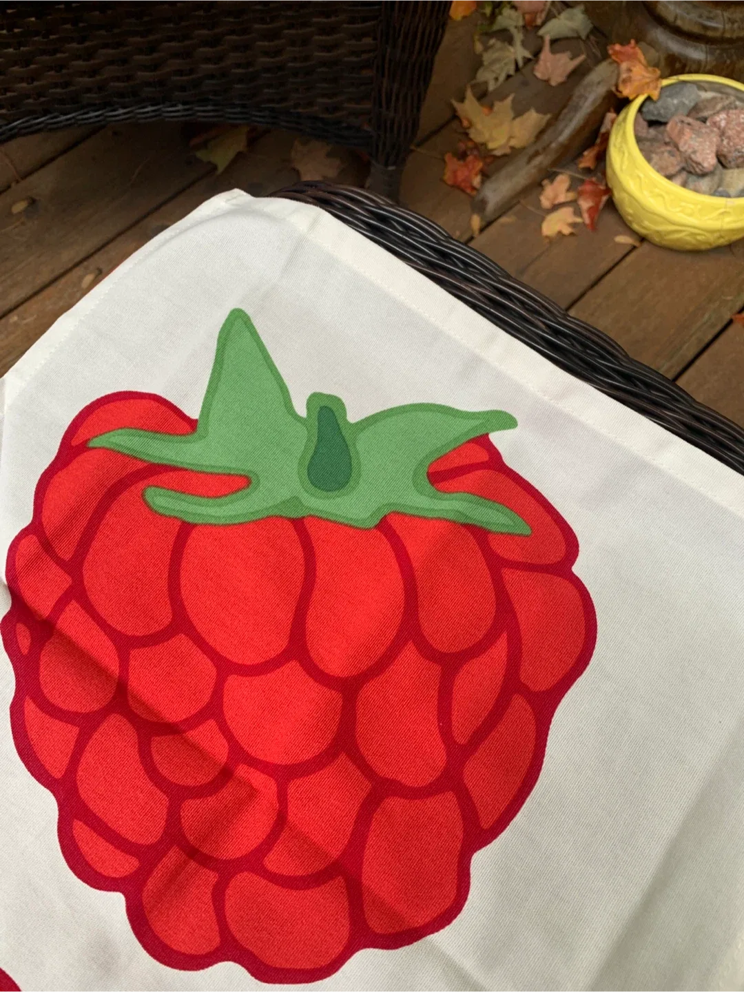 IKEA SOMMAR 2015 Table Runner - Raspberry Design image indicator(8)