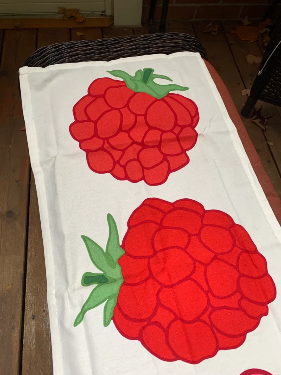 IKEA SOMMAR 2015 Table Runner - Raspberry Design image indicator(9)