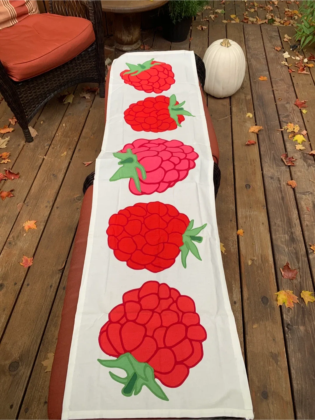IKEA SOMMAR 2015 Table Runner - Raspberry Design image indicator(10)