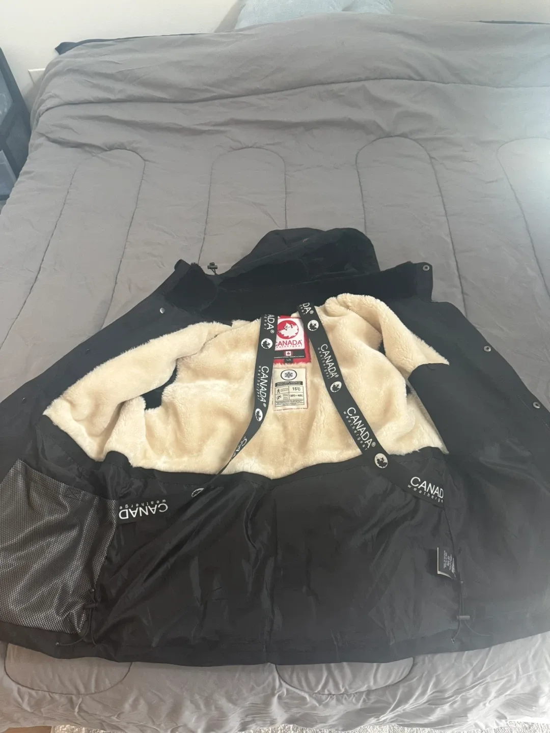 Canada Weather Gear Black Puffer Jacket image indicator(3)