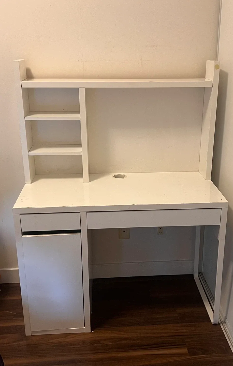 White Desk with Hutch
