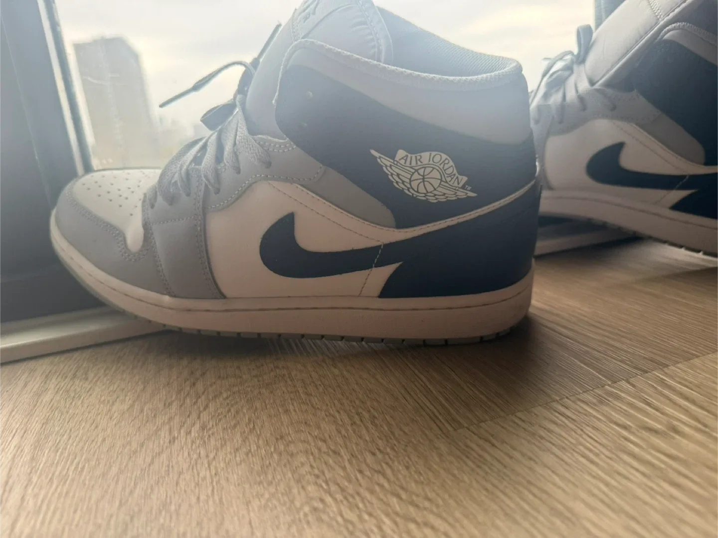 Nike Air Jordan 1 Mid Grey image indicator(2)