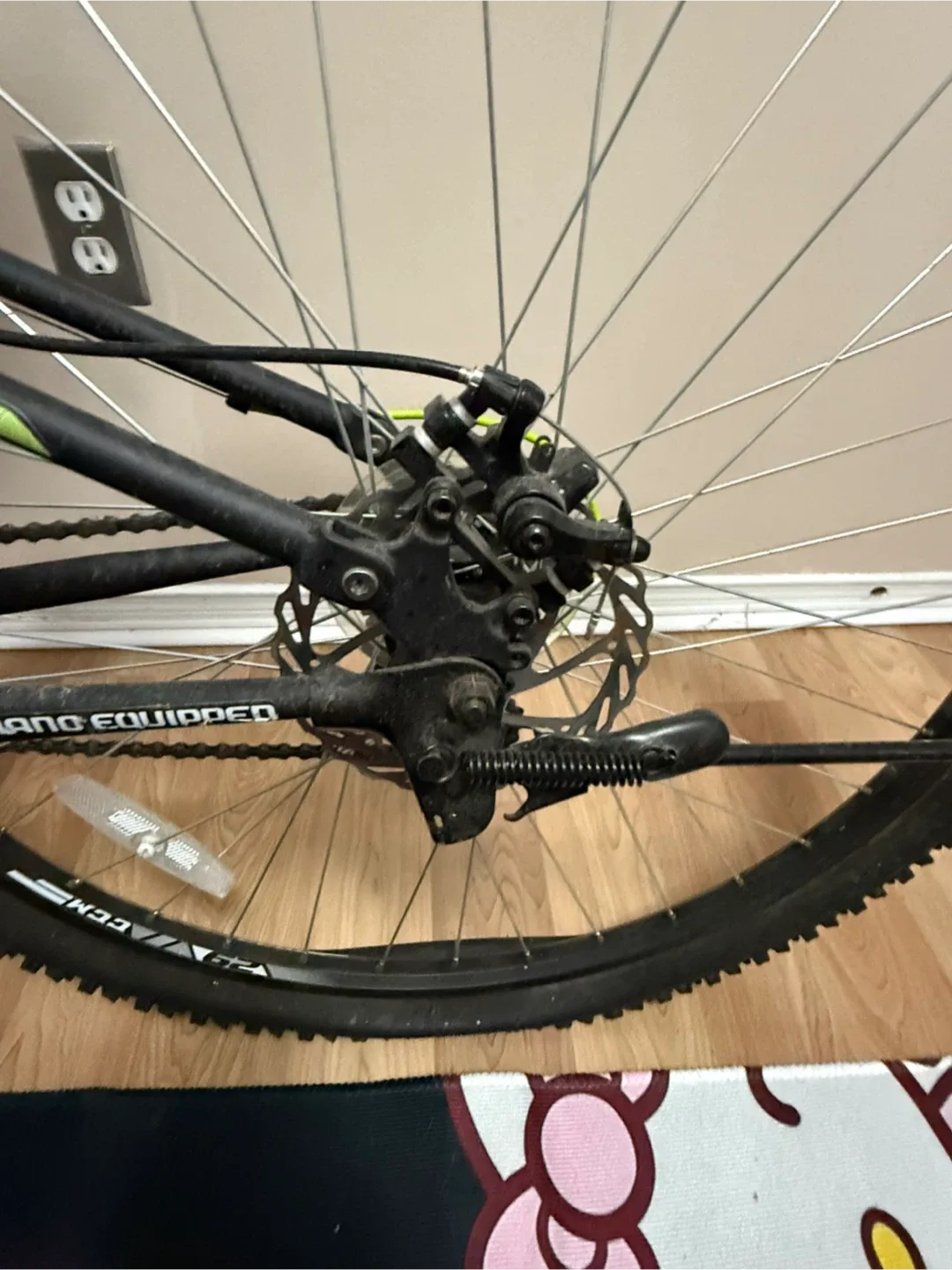 CCM Mountain Bike - Black & Green image indicator(4)