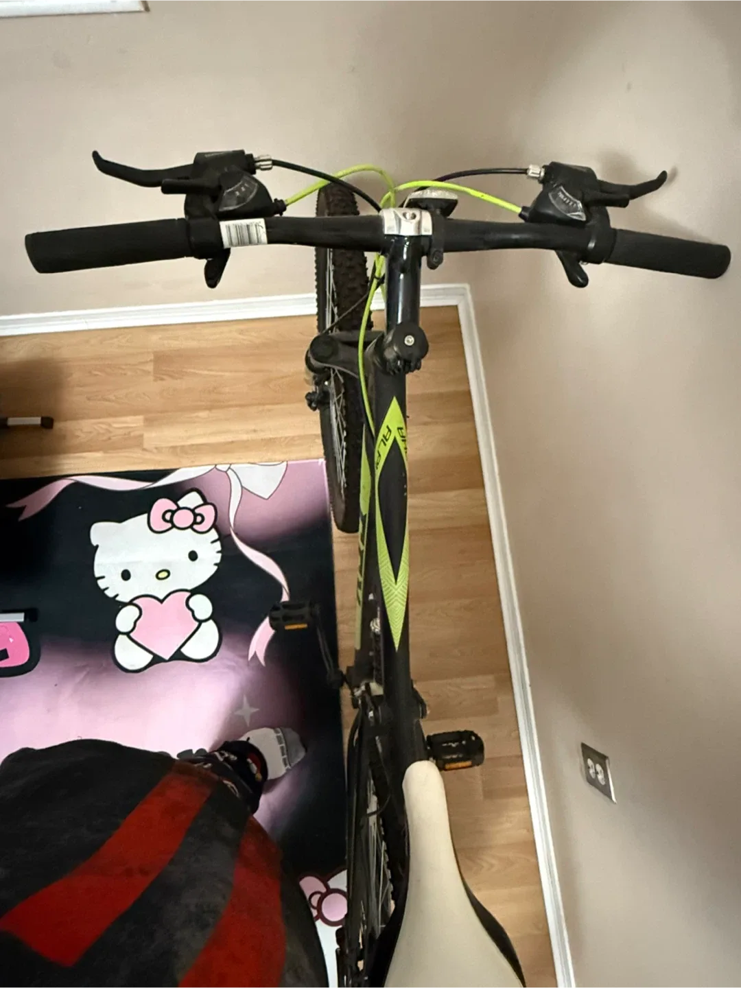 CCM Mountain Bike - Black & Green image indicator(2)