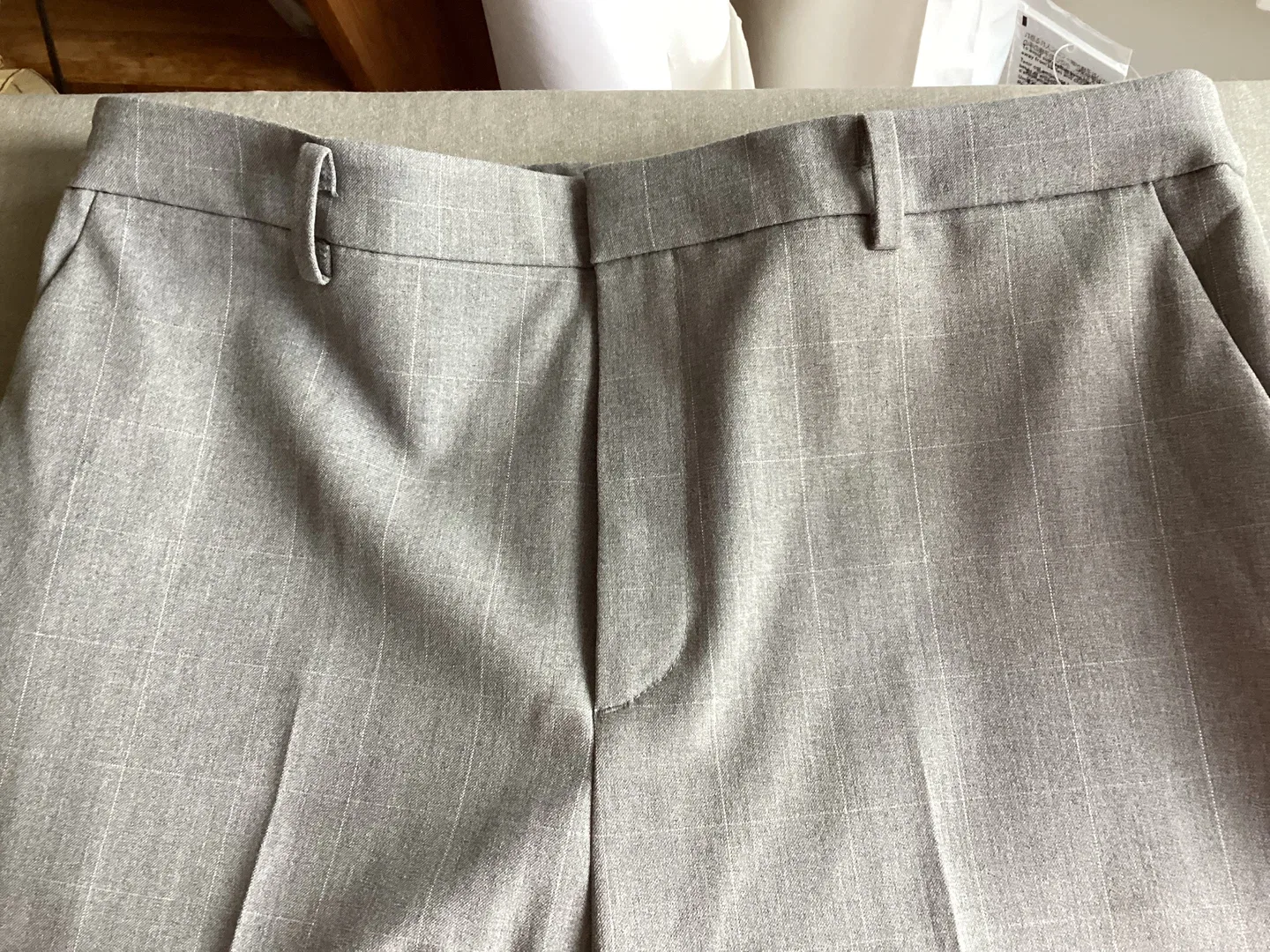 UNIQLO DRESS PANTS thumbnail