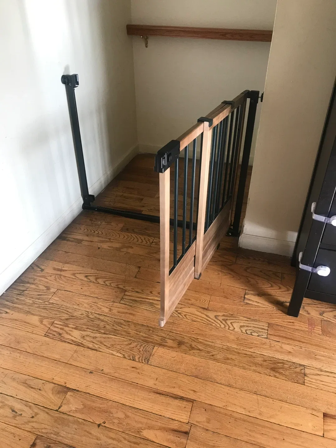 Safety Gate for Stairs or Doorways image indicator(4)