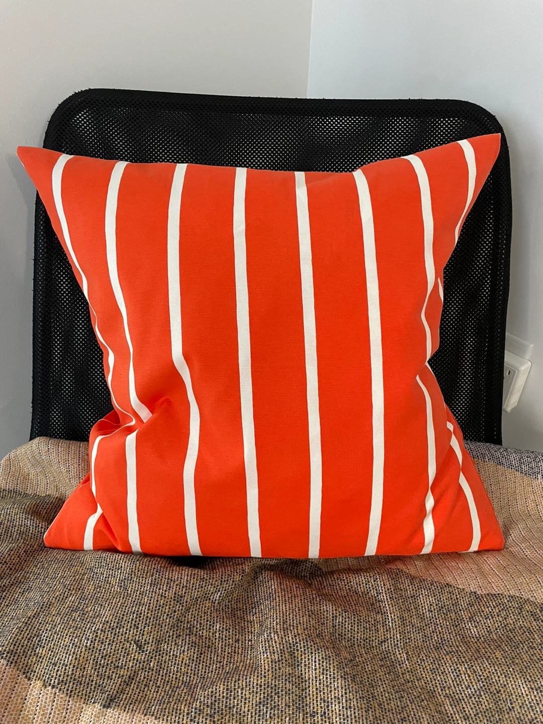 IKEA VIPSVIDE Chair with Cushion & Blanket - photo 5