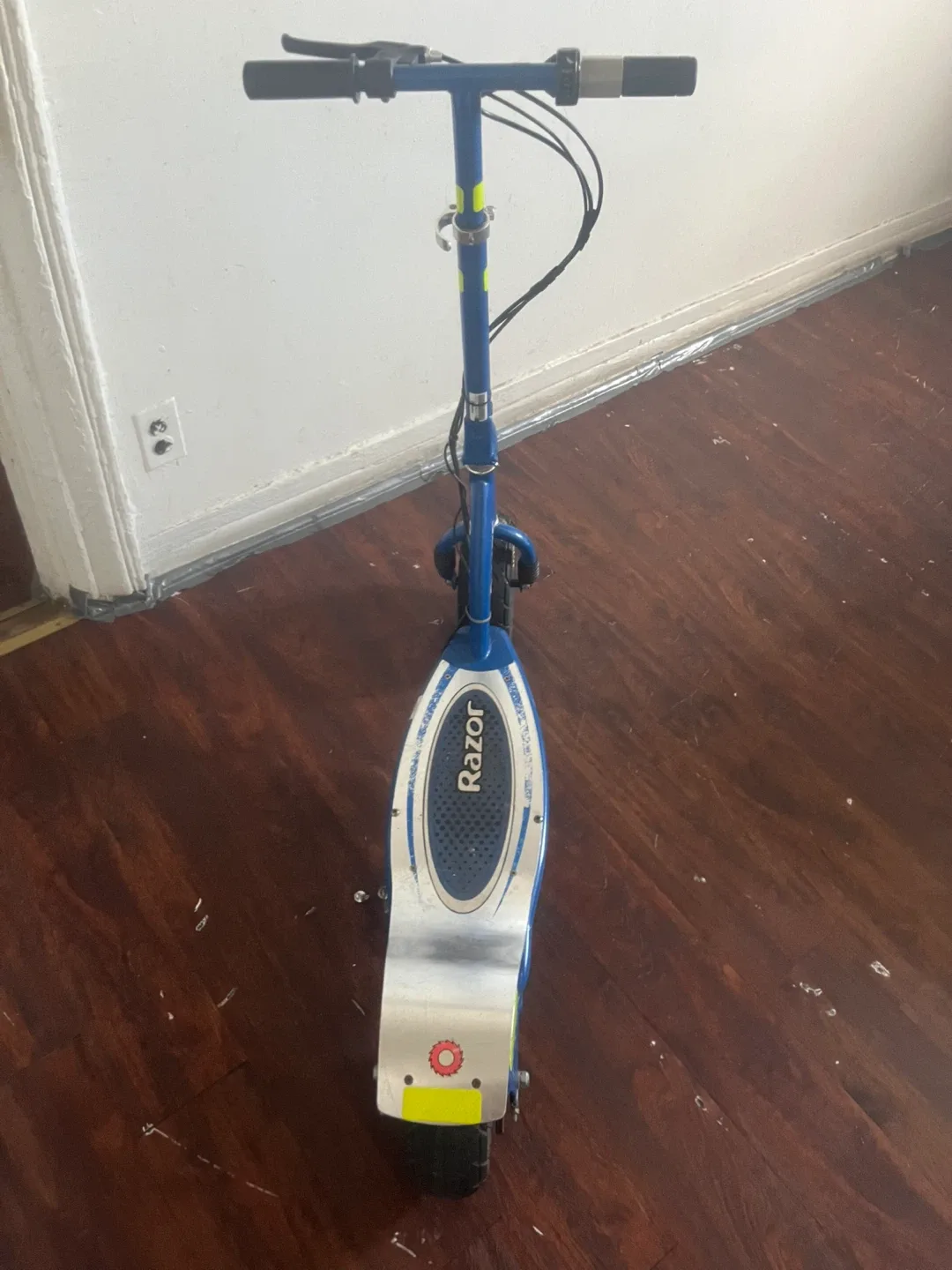 Razor E300 Electric Scooter - Blue image indicator(4)