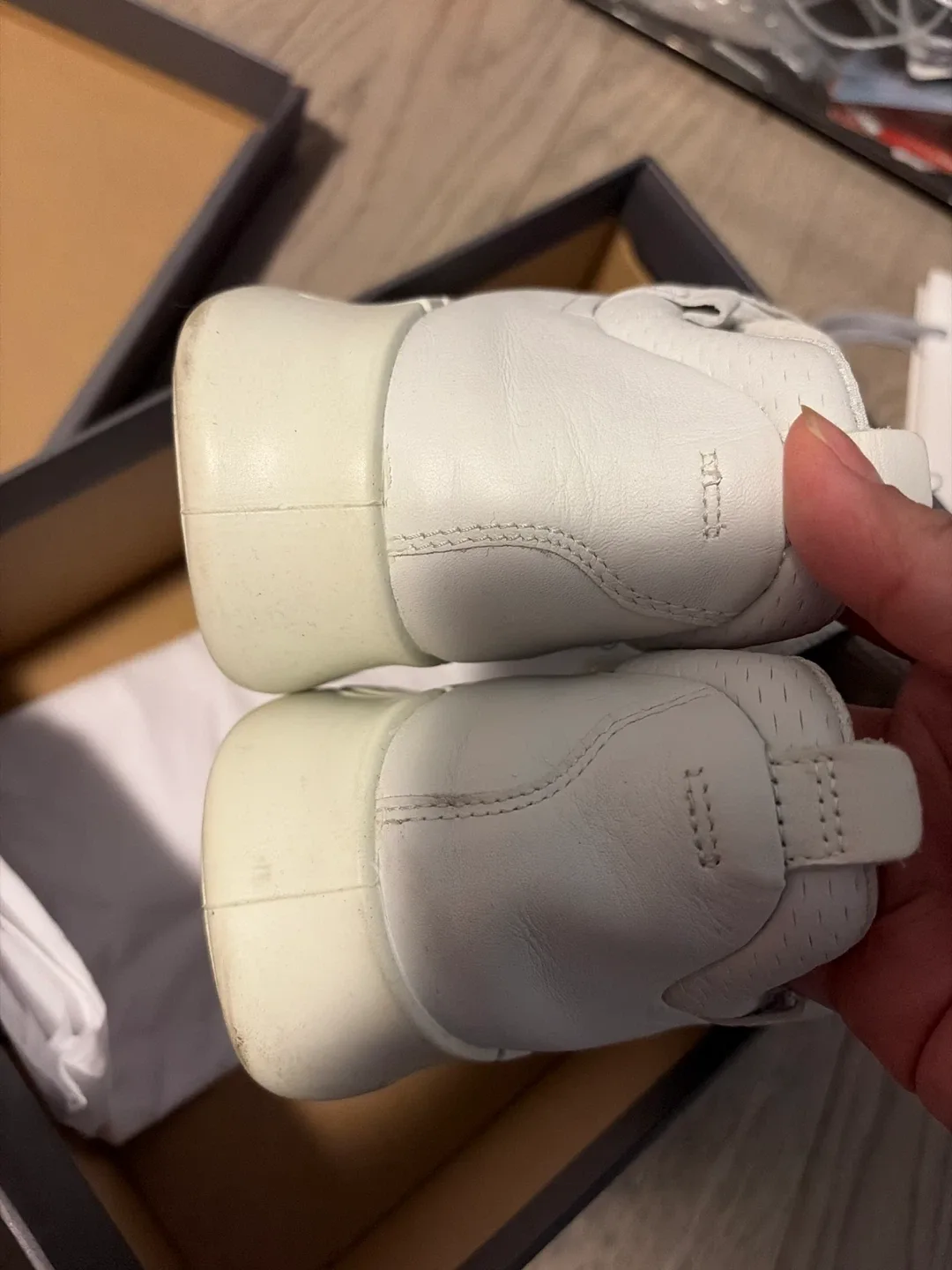 ECCO Ultraflex White Sneakers - Size 7.5 image indicator(4)