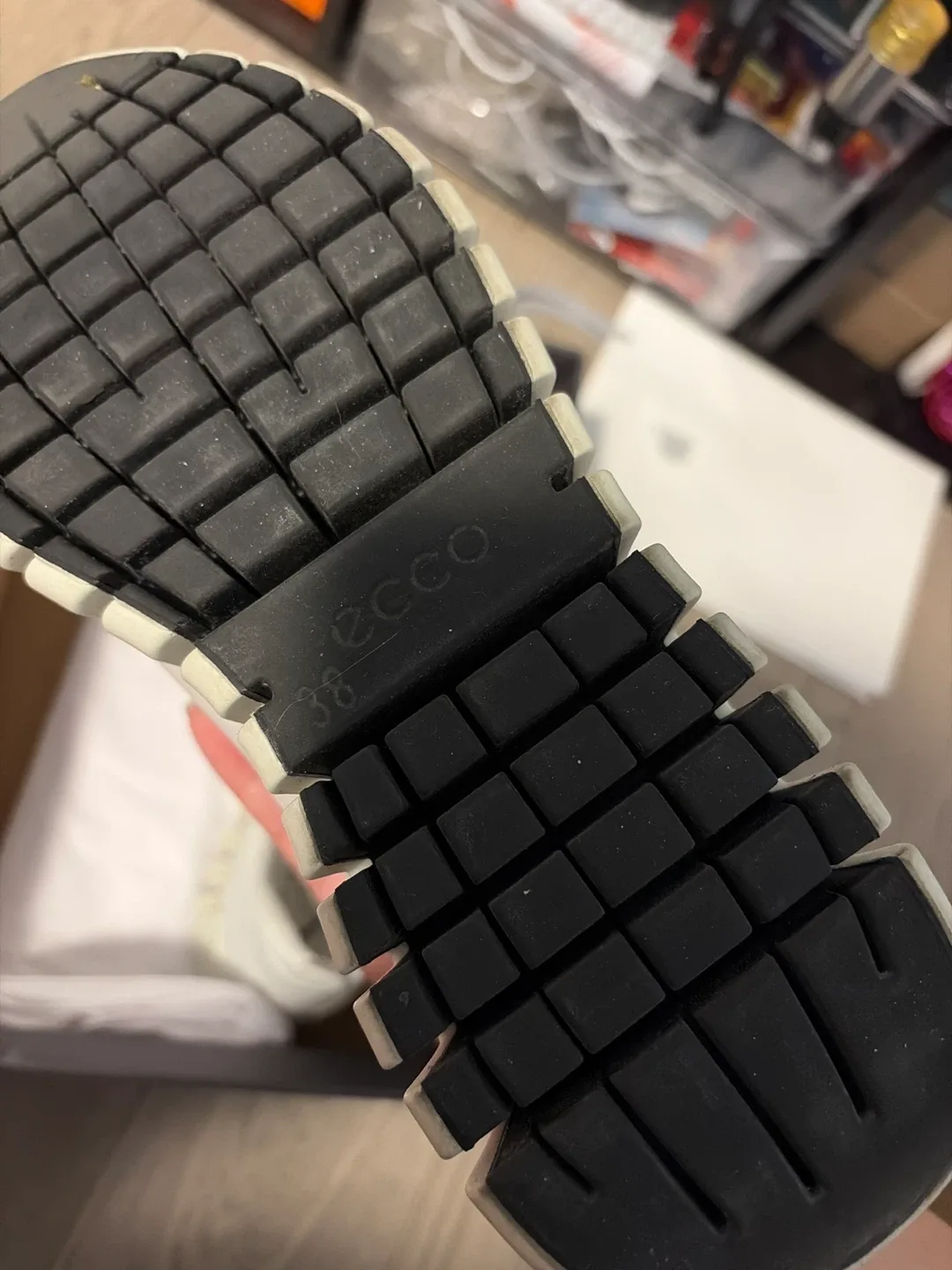 ECCO Ultraflex White Sneakers - Size 7.5 image indicator(2)