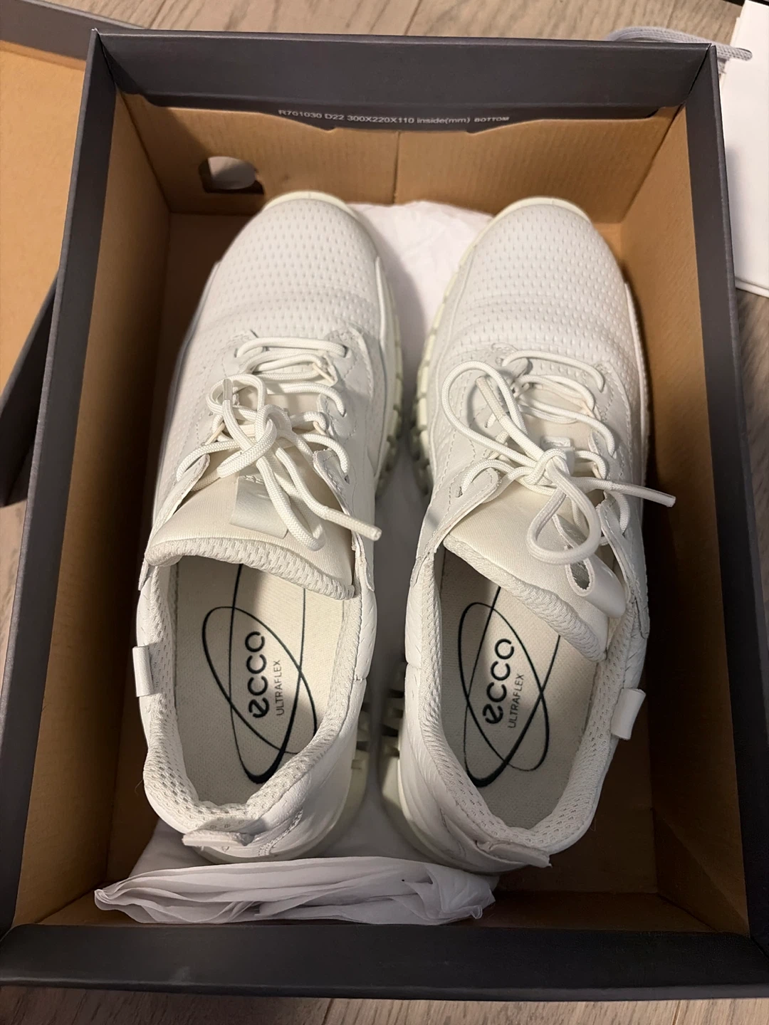 ECCO Ultraflex White Sneakers - Size 7.5