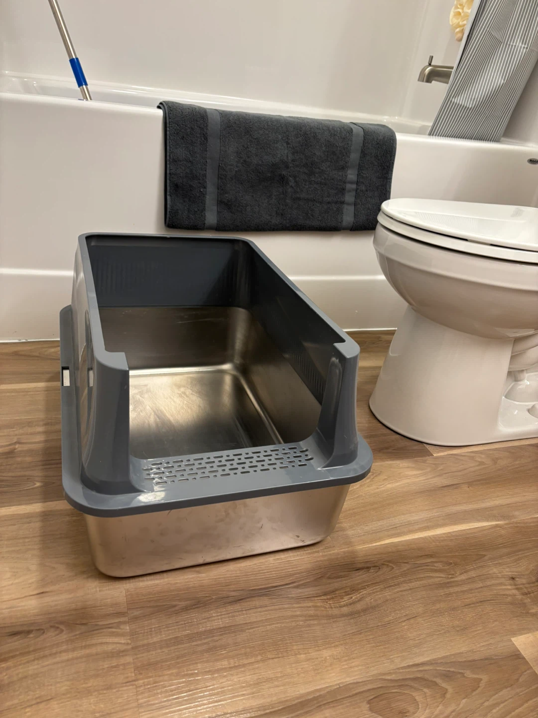 Cat Litter Box + Scoop + Tidy Cats Litter