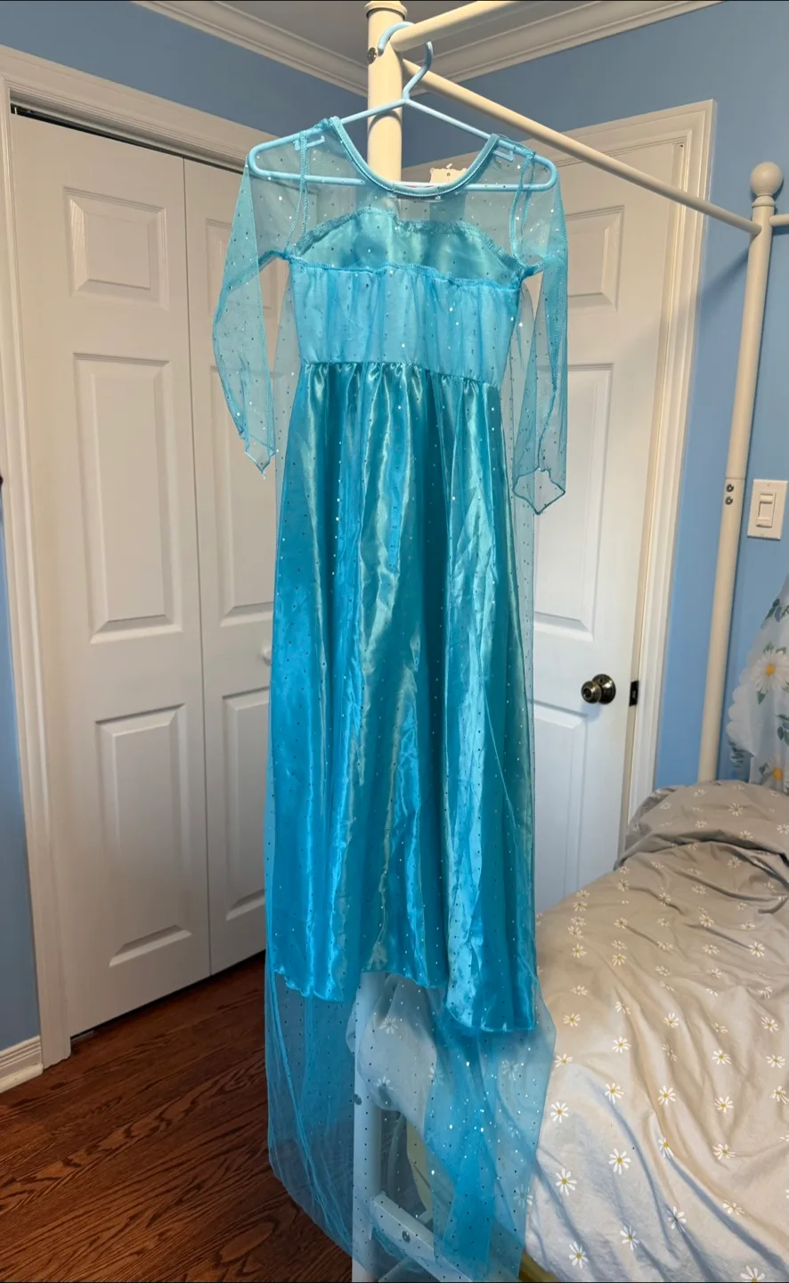 Elsa 'Frozen' Dress - Size 130 image indicator(2)