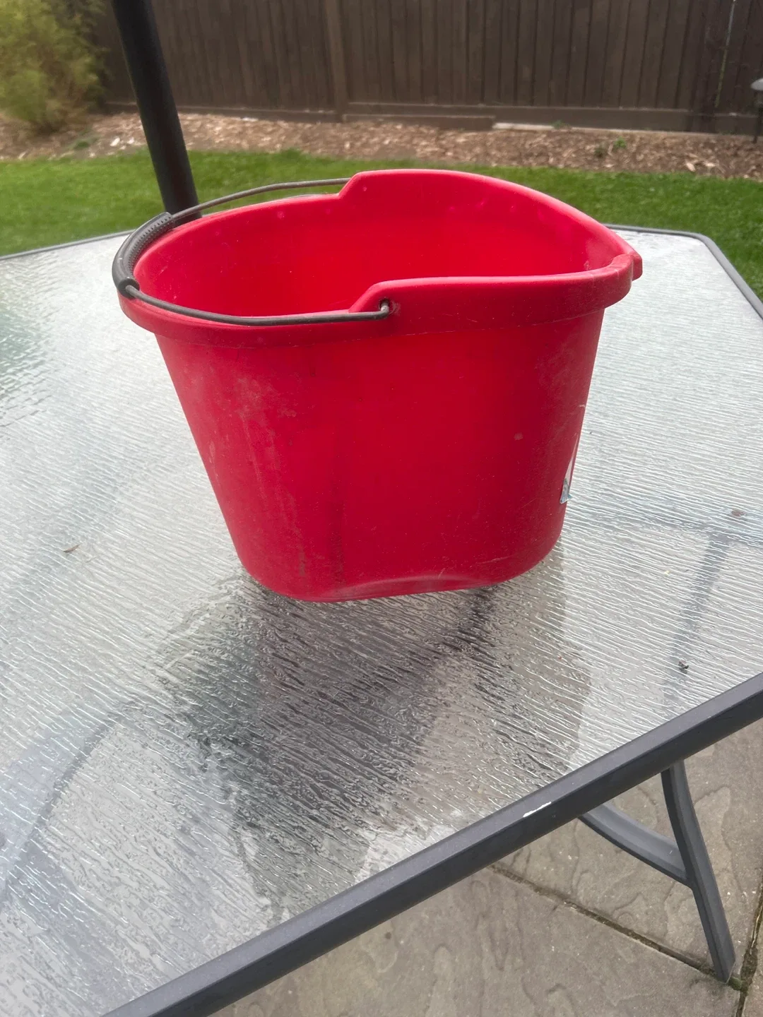 Red Plastic Bucket image indicator(2)