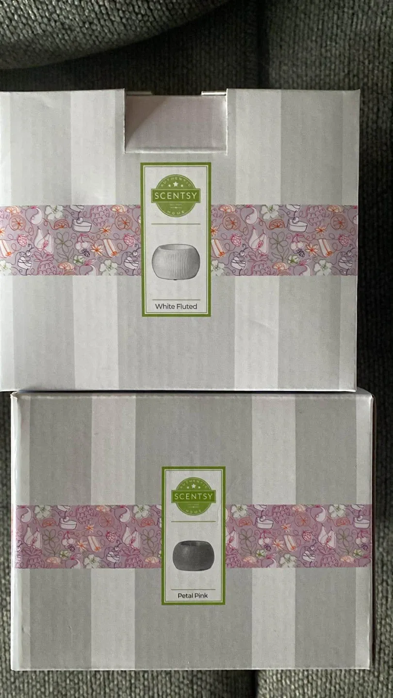 Scentsy Warmers - White Fluted & Petal Pink thumbnail