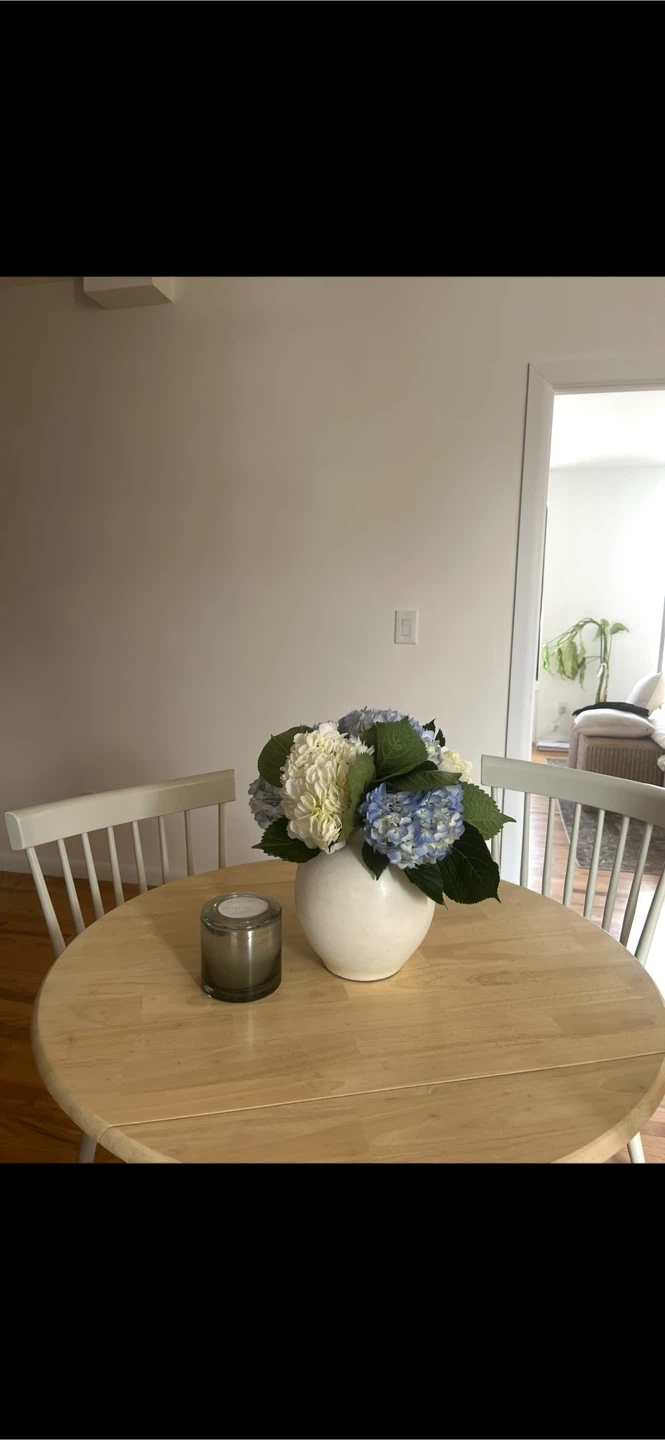 Round wooden table and four chairs - photo 2