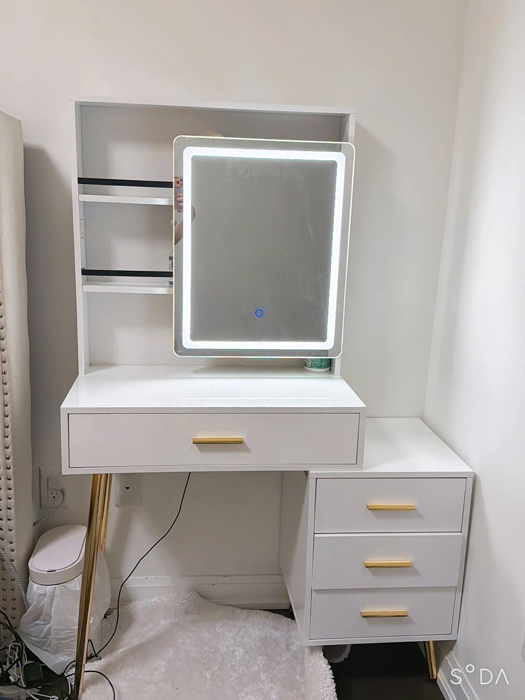 Vanity Makeup Table with Lighted Mirror - White