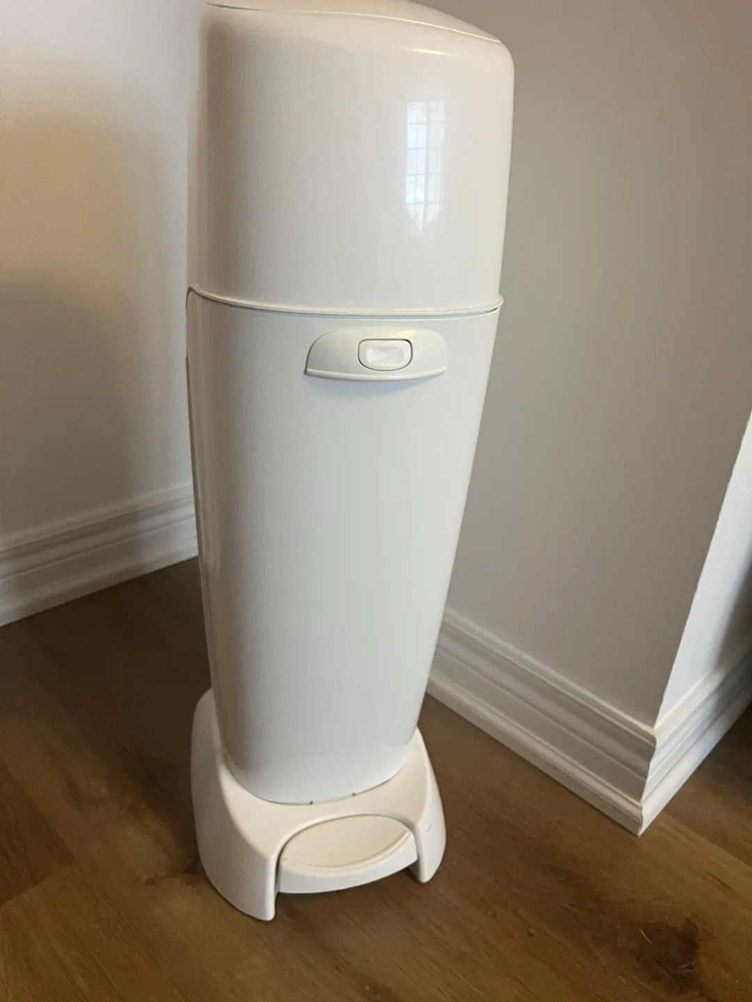 Diaper Genie Pail (with 2 free refills) thumbnail