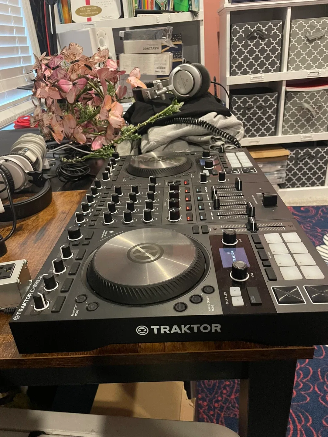 Native Instruments Traktor Kontrol S4 DJ Controller image indicator(4)