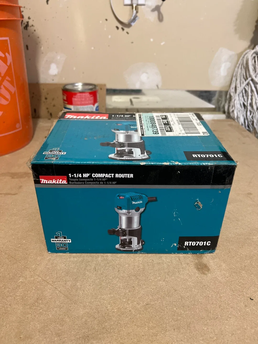 Makita RT0701C 1-1/4 HP Compact Router thumbnail