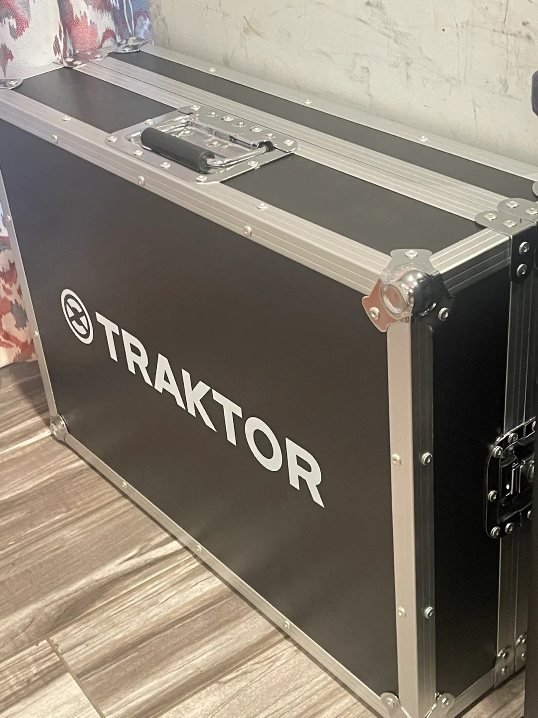 Native Instruments Traktor Kontrol S4 DJ Controller image indicator(10)