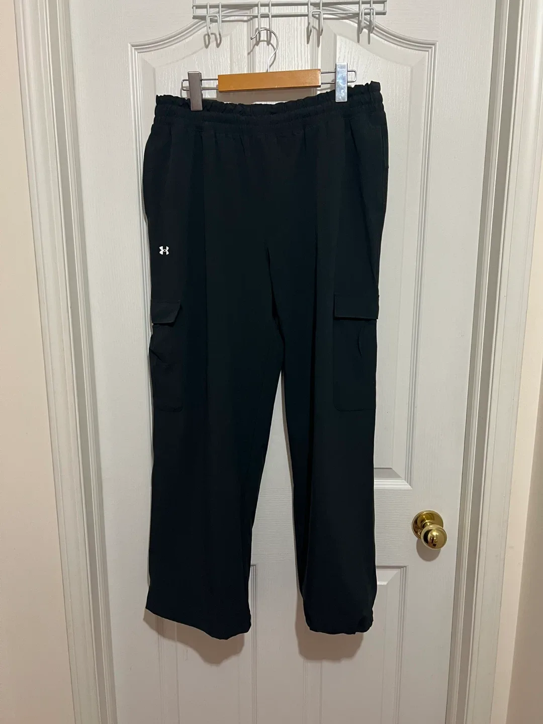 Under Armour Women's Loose Fit Cargo Pants - Size L