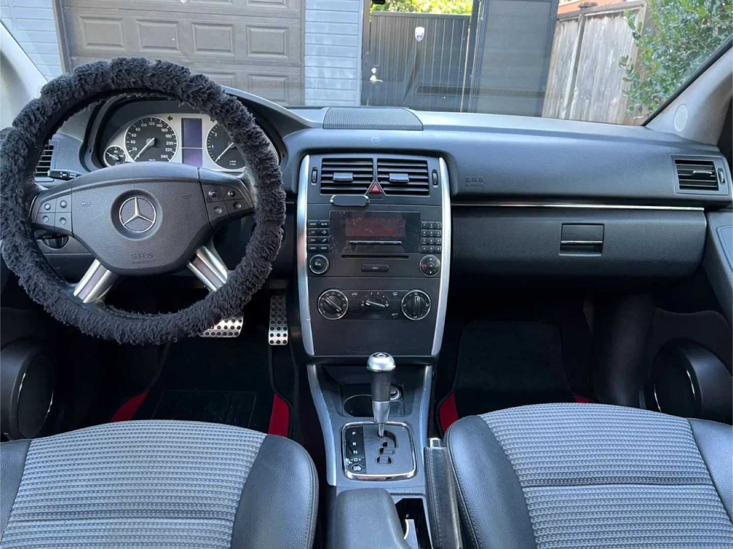 Mercedes-Benz B200 Turbo - Red Hatchback image indicator(9)