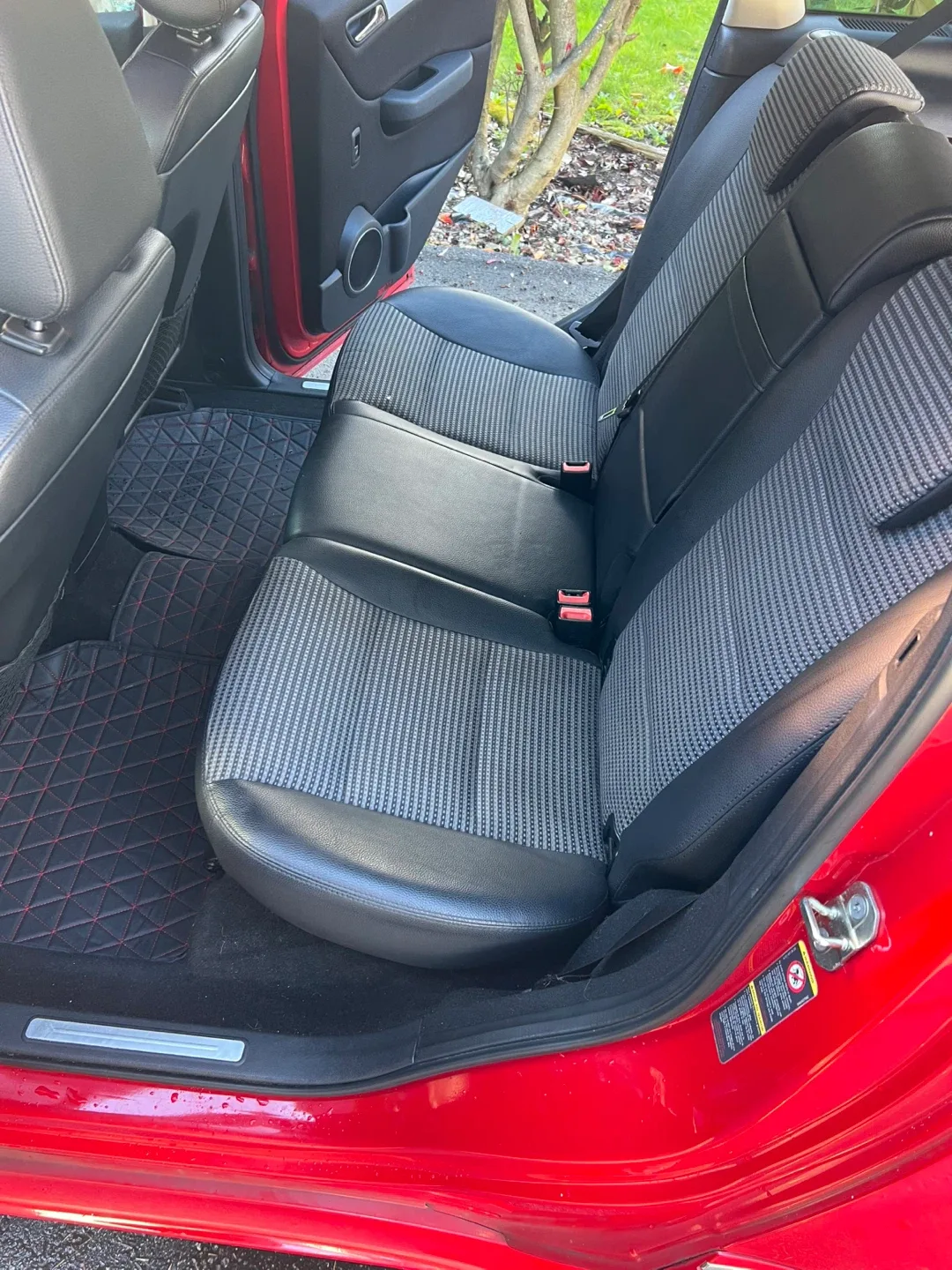 Mercedes-Benz B200 Turbo - Red Hatchback image indicator(7)