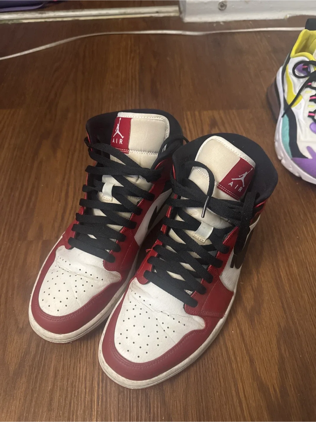 Air Jordan 1 Retro High Chicago thumbnail