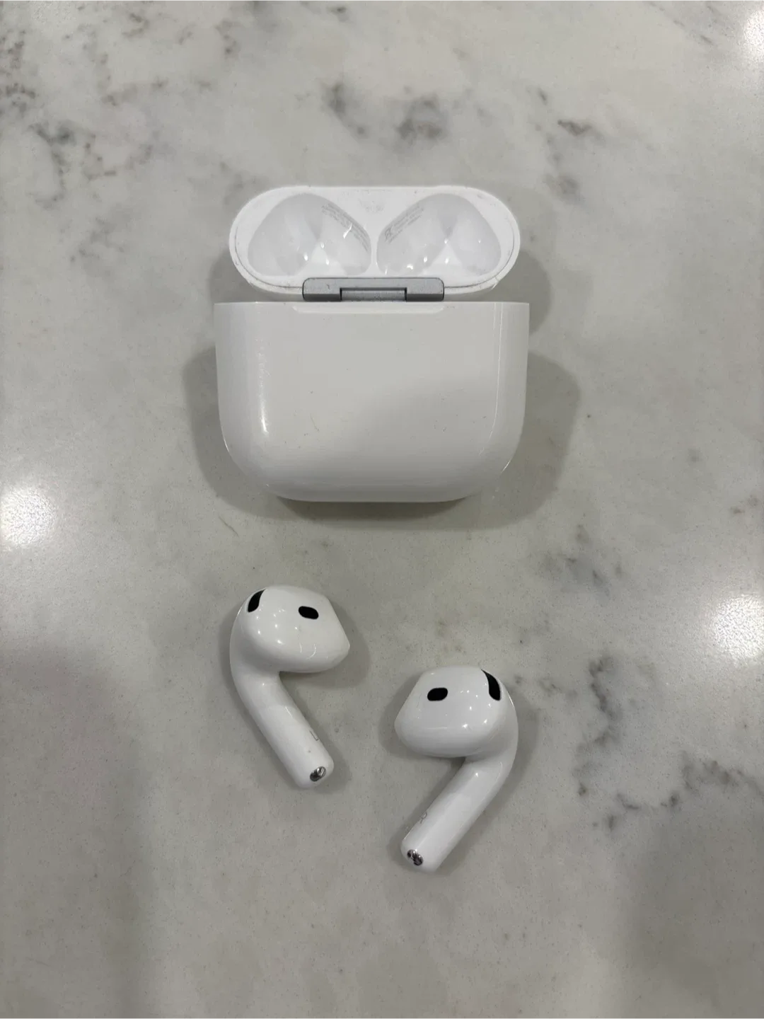 AirPods 4 with active noise cancellation image indicator(3)