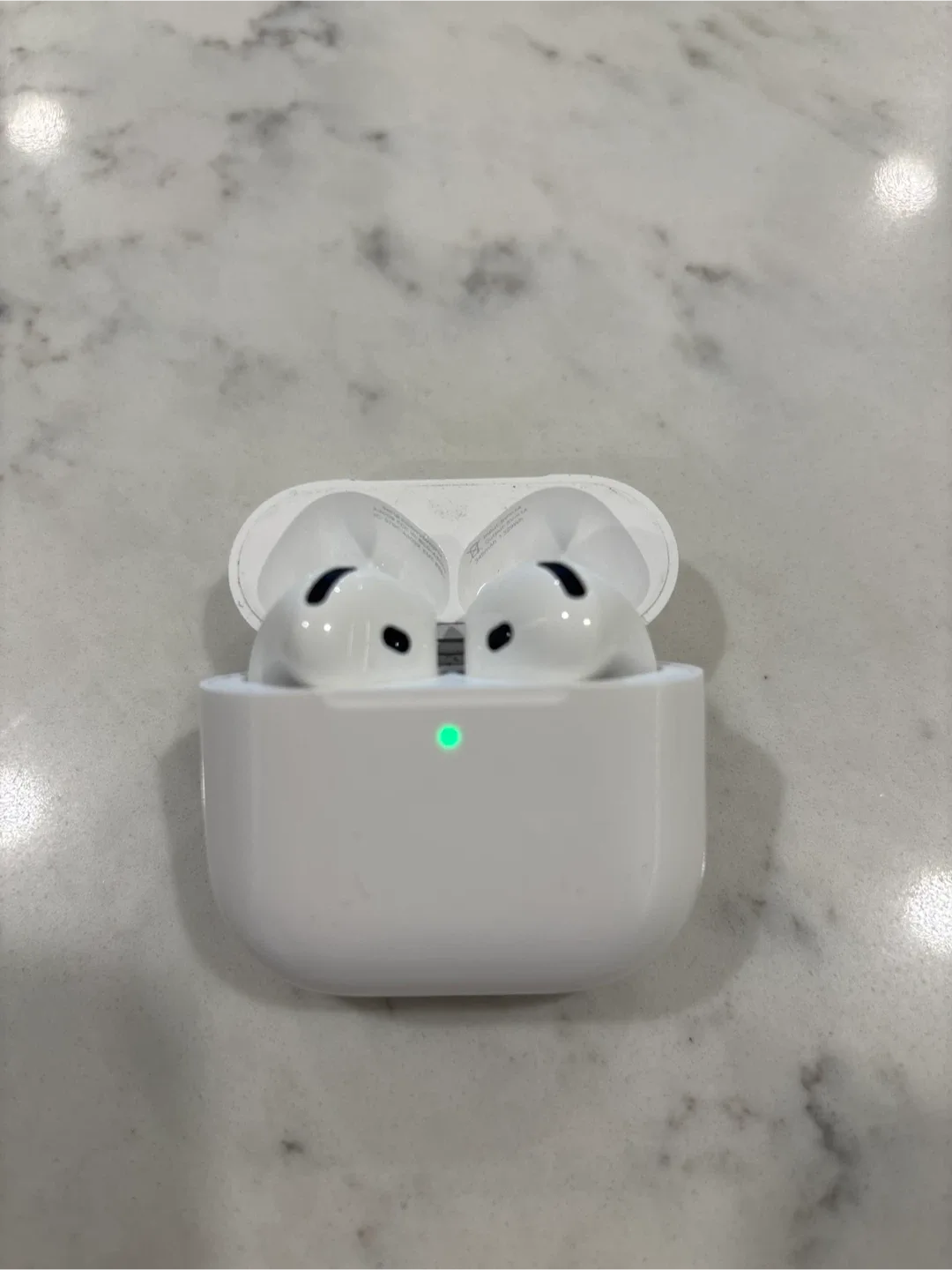 AirPods 4 with active noise cancellation image indicator(2)