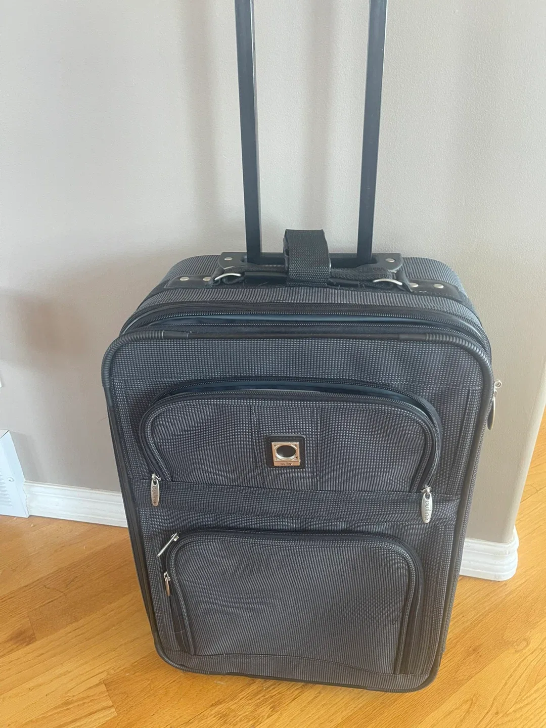 Delsey Rolling Suitcase - Carry-on Size image indicator(2)