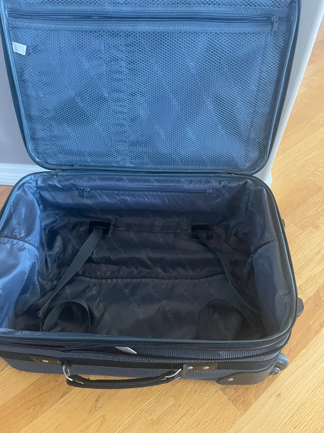 Delsey Rolling Suitcase - Carry-on Size image indicator(6)