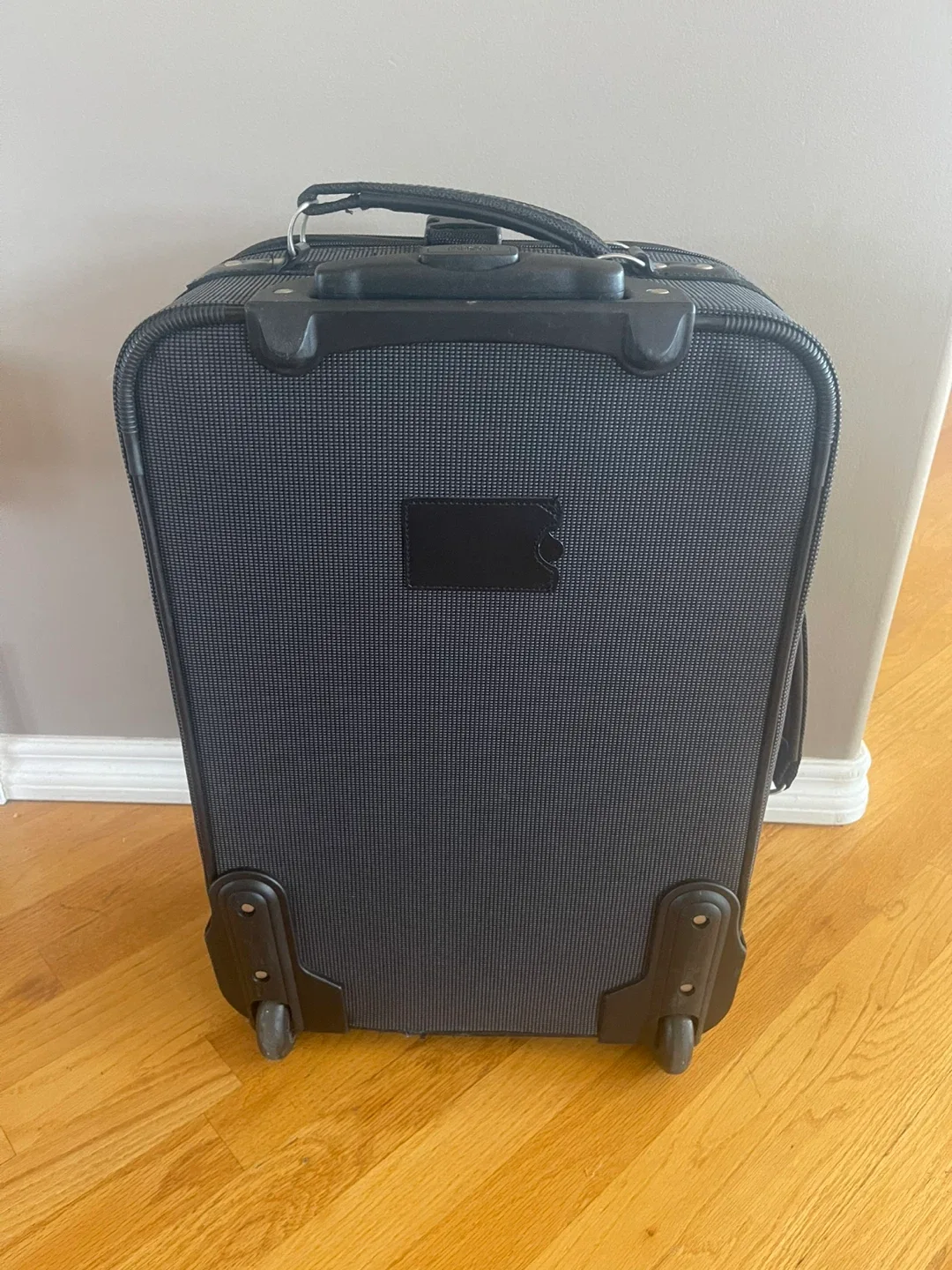 Delsey Rolling Suitcase - Carry-on Size image indicator(5)
