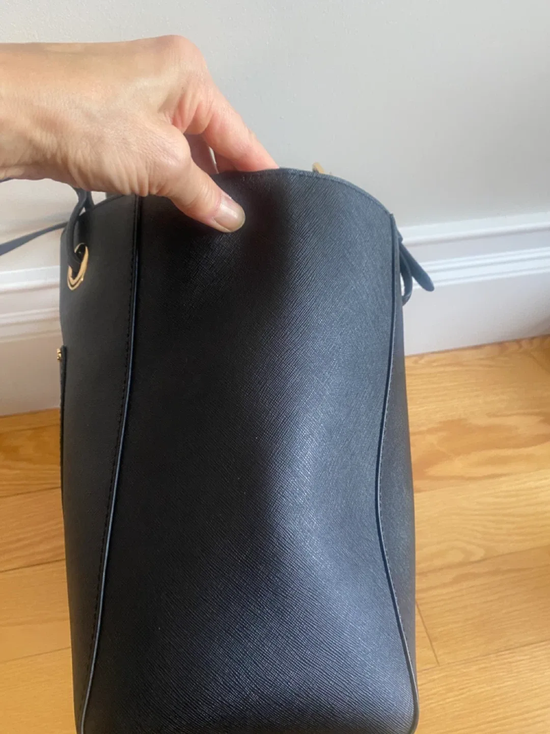 Michael Kors Black Tote Bag image indicator(2)