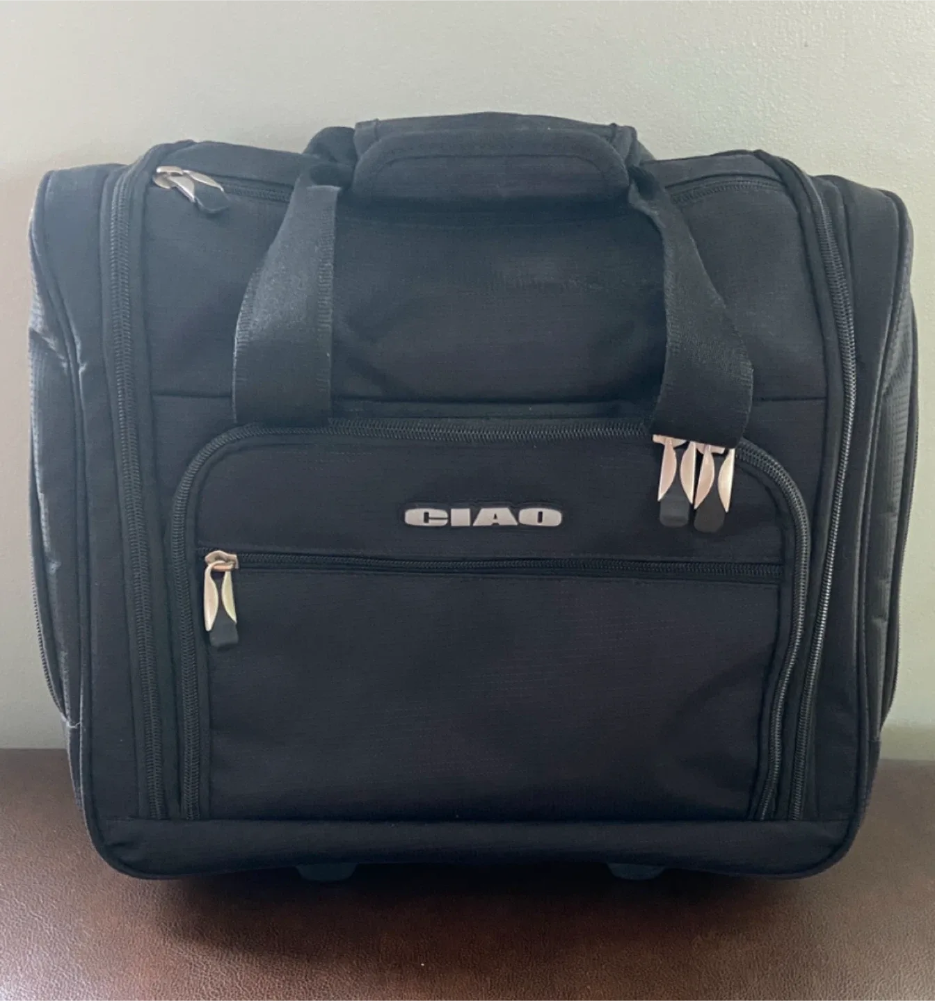 CIAO Black Rolling Carry-On Bag image indicator(6)