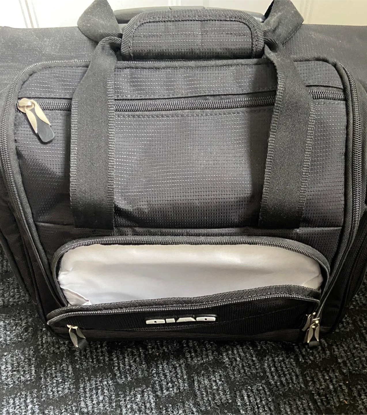 CIAO Black Rolling Carry-On Bag image indicator(5)