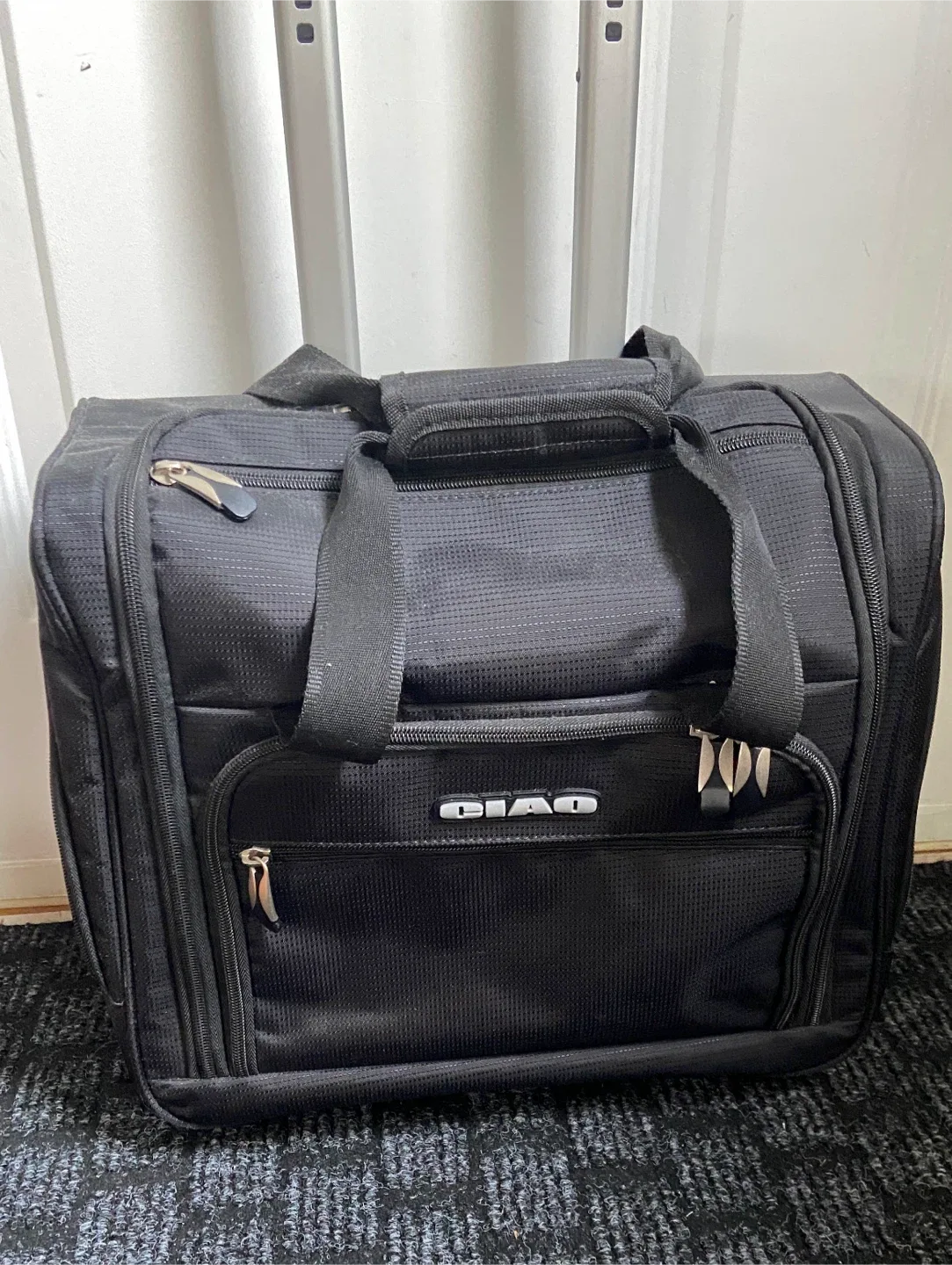 CIAO Black Rolling Carry-On Bag image indicator(2)