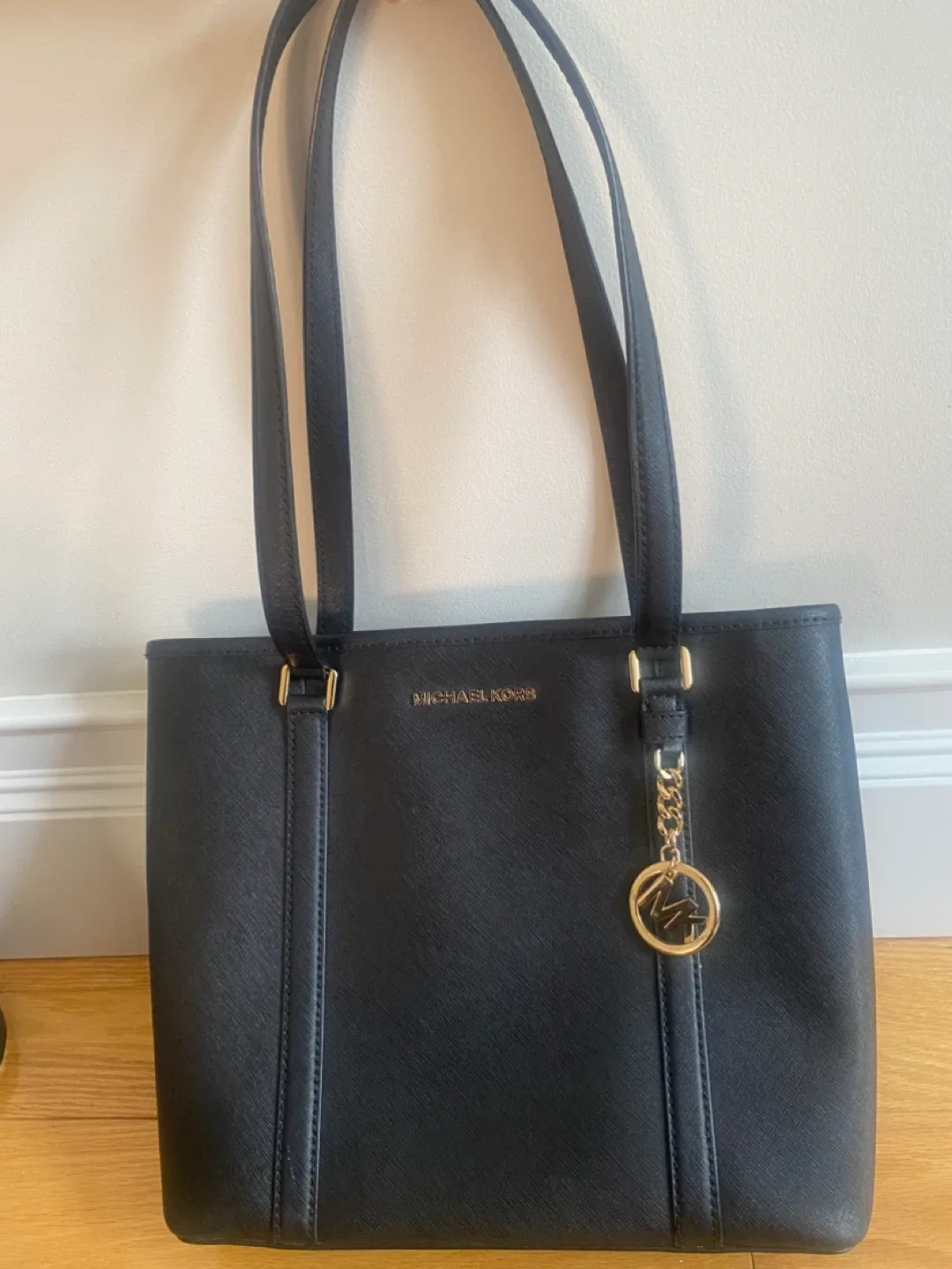 Michael Kors Black Tote Bag image indicator(5)