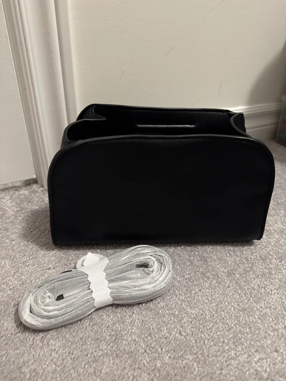 Black Handbag 100% real leather image indicator(3)