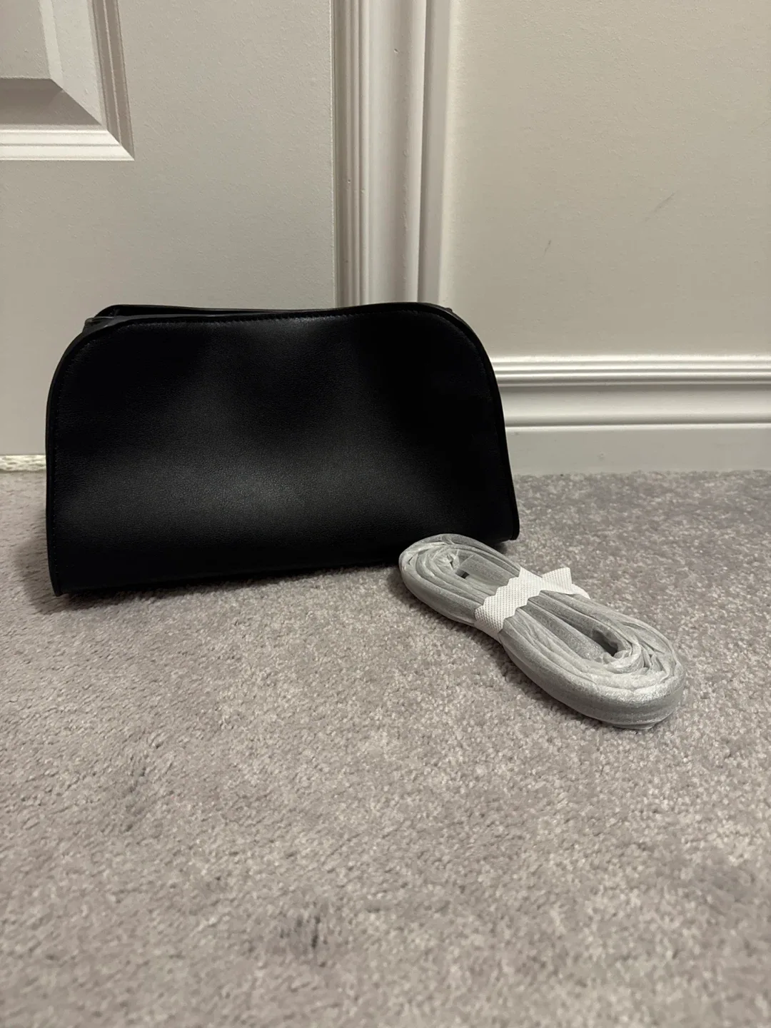 Black Handbag 100% real leather image indicator(2)