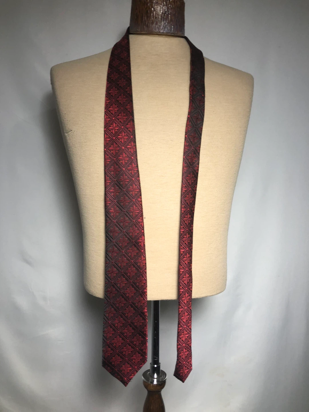 Men’s Burgundy/Black Silk Tie.
