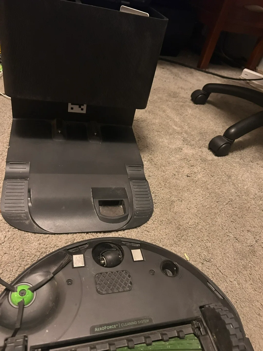 iRobot Roomba Vacuum J7+ image indicator(8)