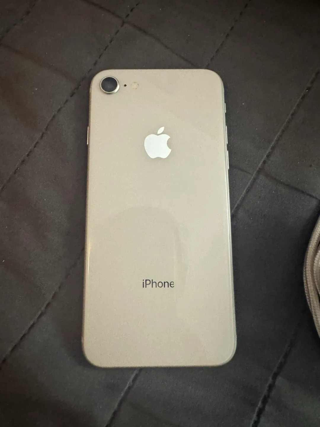 iPhone 8 - 64GB image indicator(2)