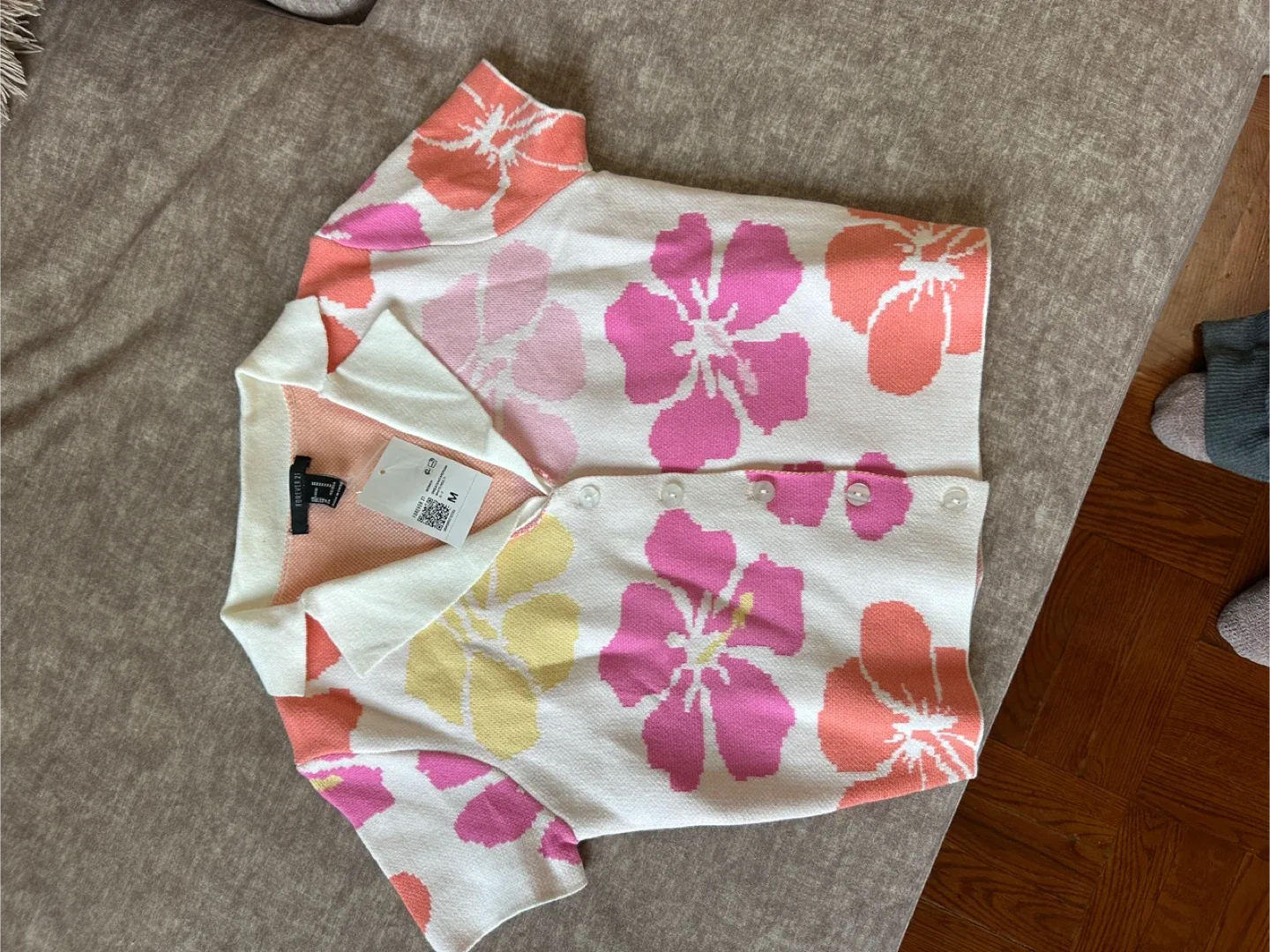 New Forever 21 Floral Cardigan, Size M image indicator(2)