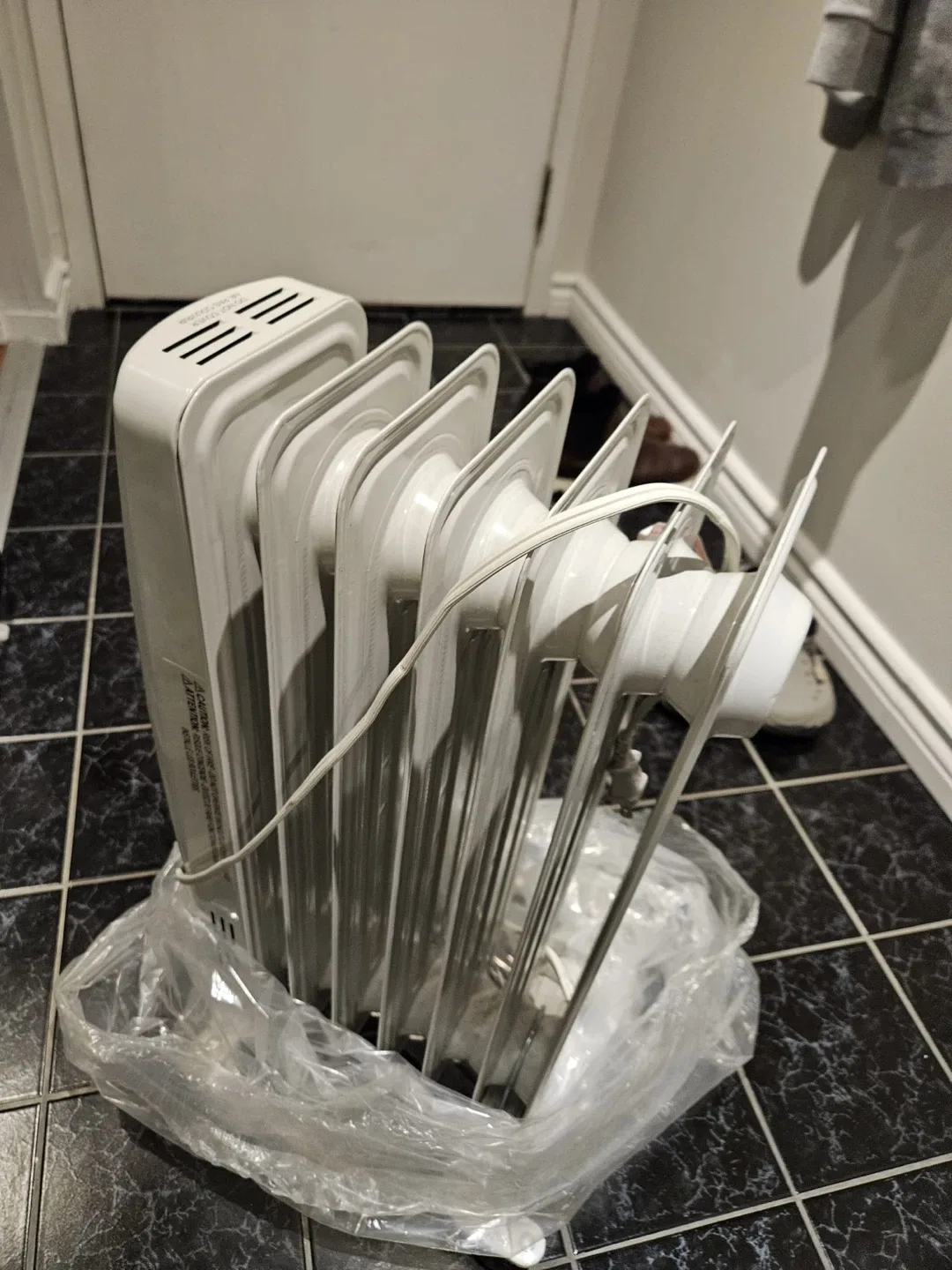 Garrison Oil-Filled Radiator Heater image indicator(4)