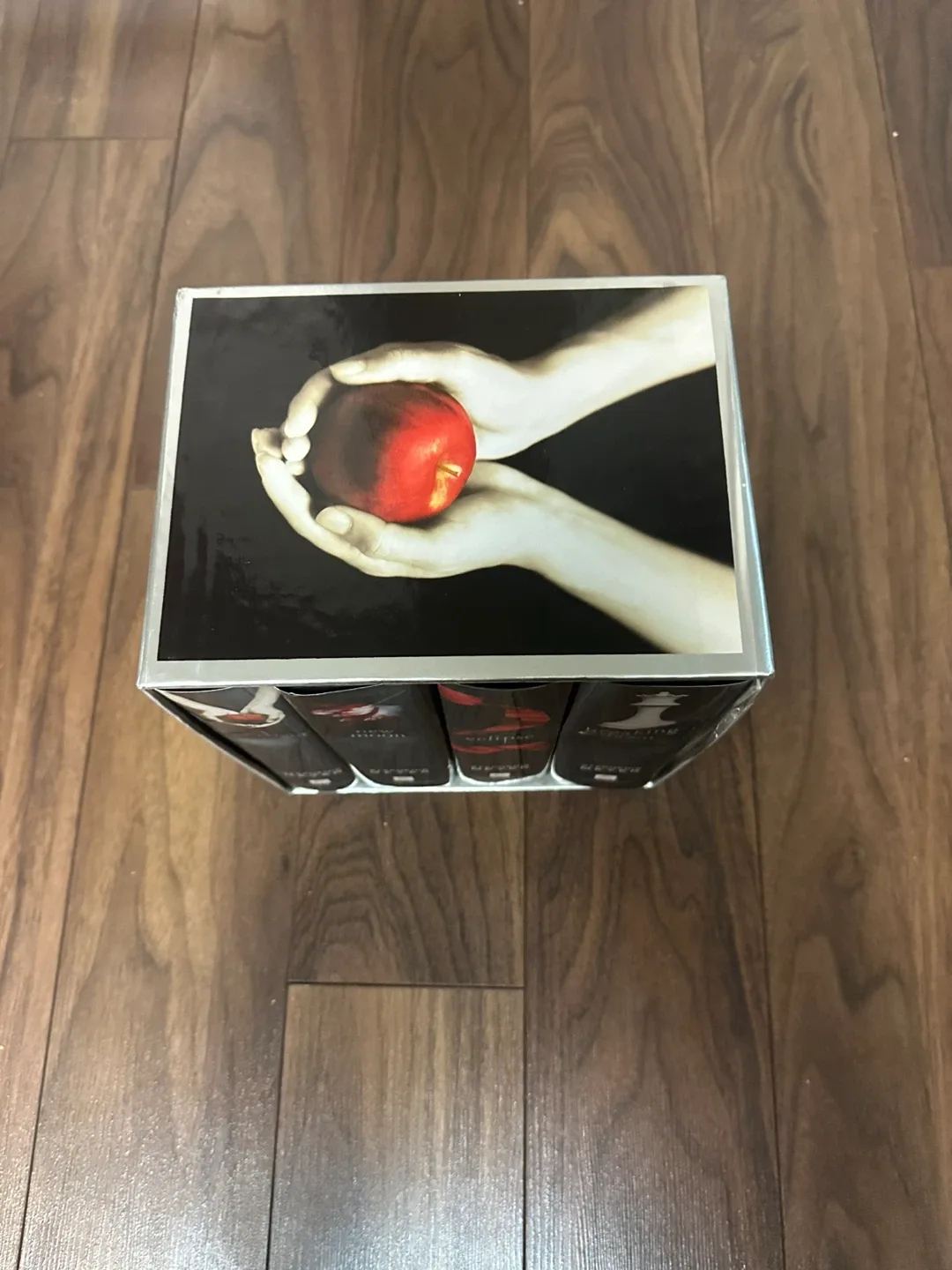 Twilight Saga Complete Collection Box Set image indicator(2)