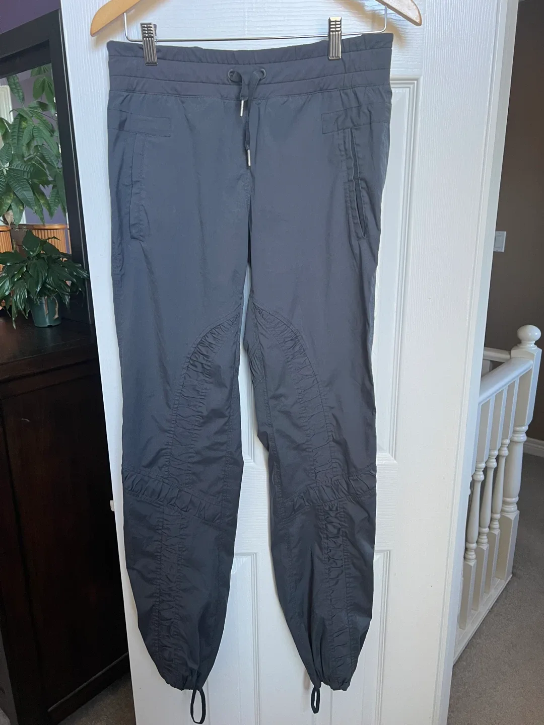 Lululemon Women's Jogger Pants - Size 4 thumbnail