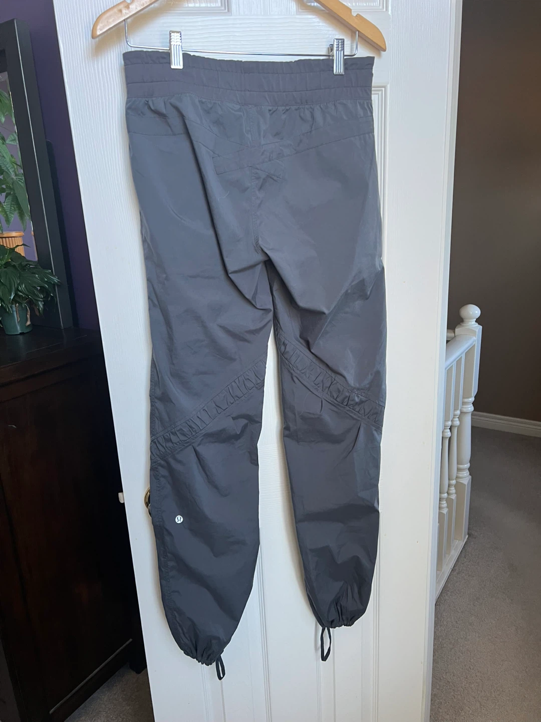 Lululemon Women's Jogger Pants - Size 4 - photo 2